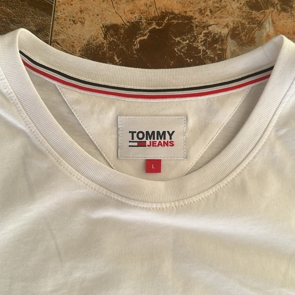 TOMMY JEANS T-SHIRT - Picture 3 of 3